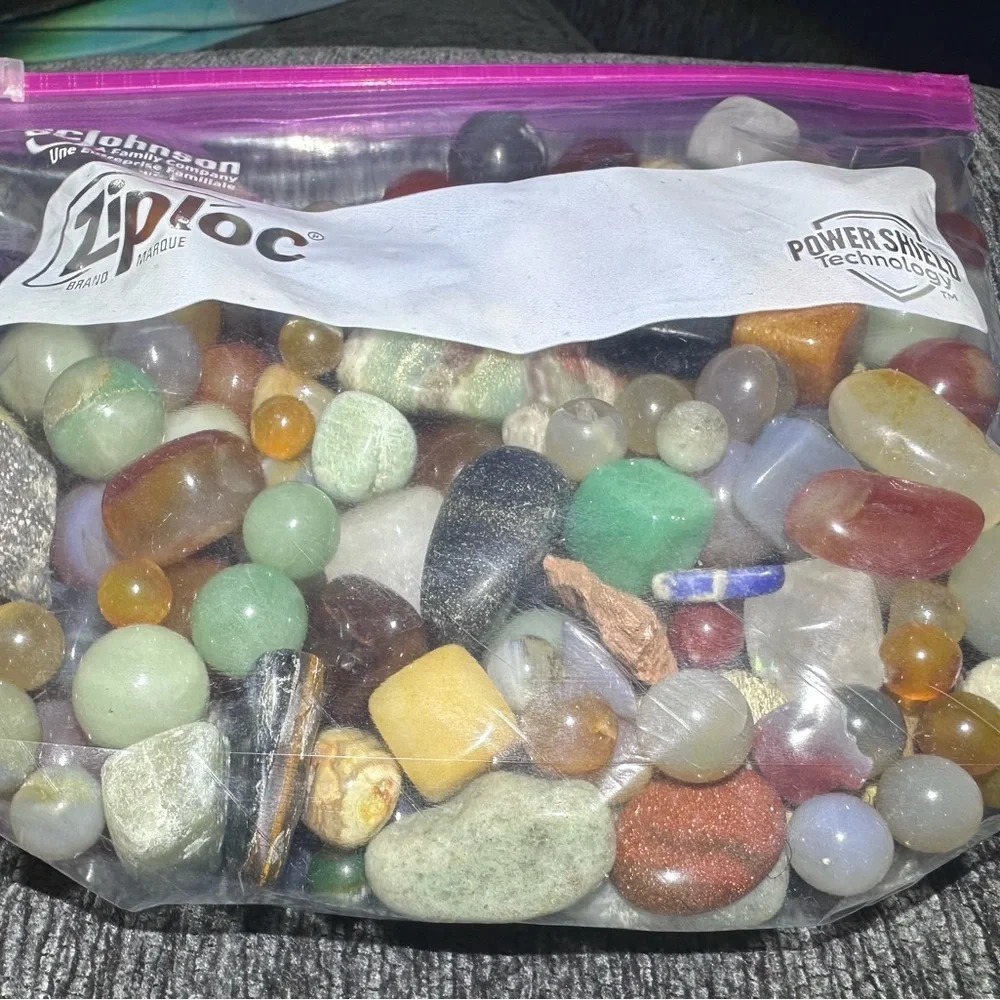 Crystals & Stones - Picture 3 of 7